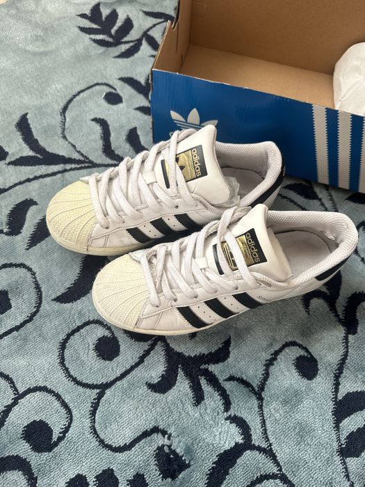 Adidas superstars