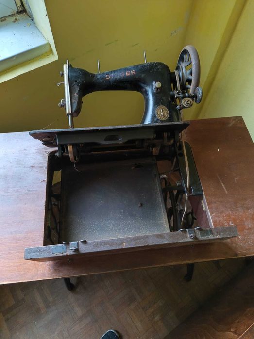 Vand Mașină de cusut Singer originală (An 1907) – Perfect funcțională, cu masă
