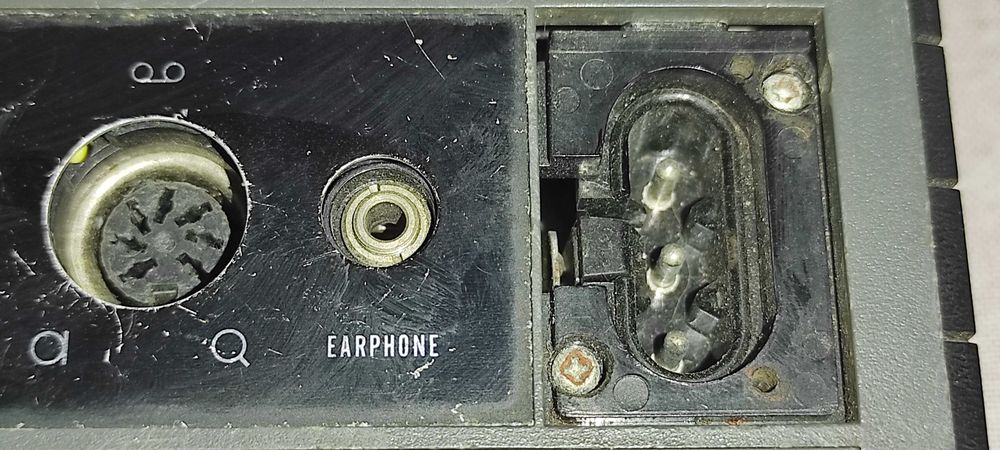 NEPROBAT ( direct din tir ) - il vand ca defect casetofon japonez SILVER TX 10 fara cablu de alime
