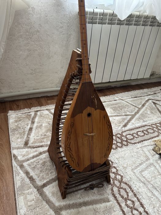 Подставка для домбры