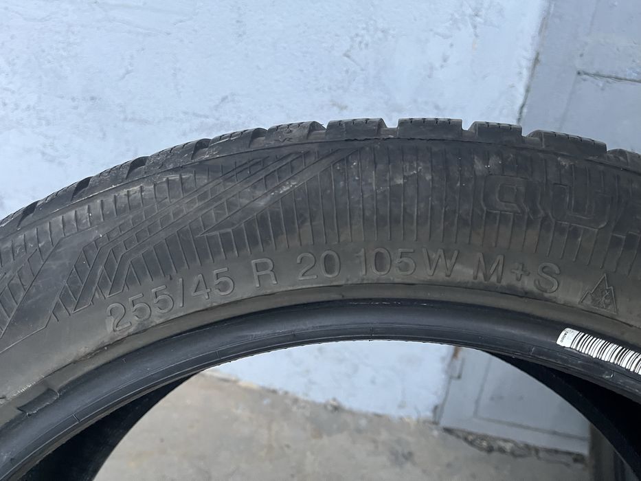 2 бр. всесезонни гуми 255/45/20 Vredestein DOT 5020 6,2 mm