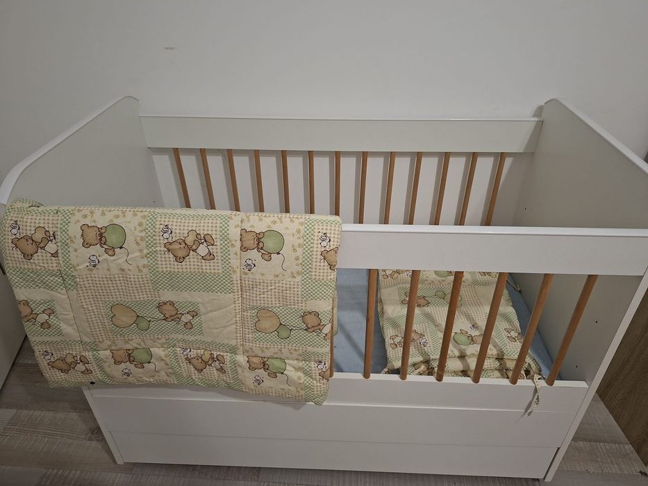 Pătuț copii 0 luni la 4-5 ani, BONUS scaun de masă, cearceaf impermeabil cu elastic, sertar, ușor folosit si este in stare foarte buna. Pret 400 lei.
