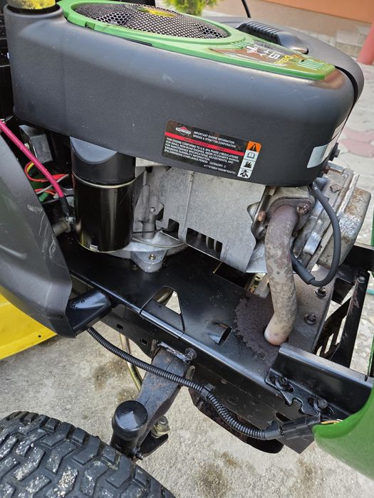 Vând tractoraș john deere