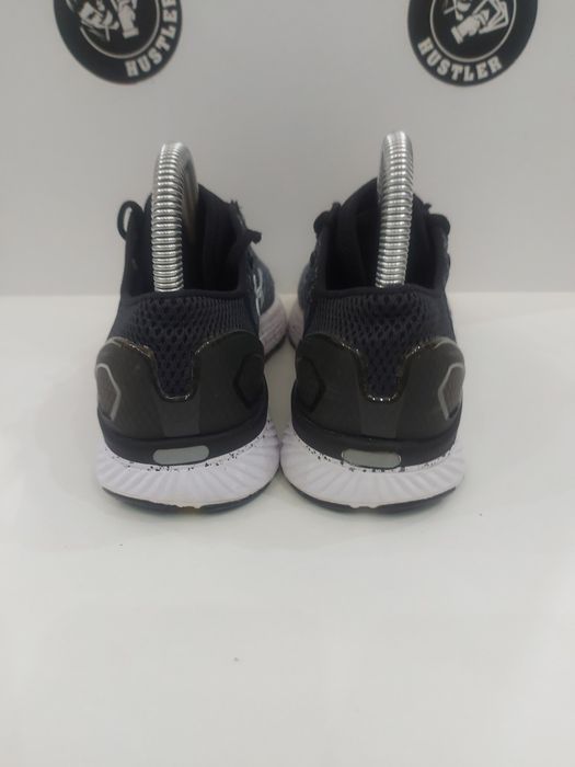 Дамски маратонки UNDER ARMOUR. Номер 38