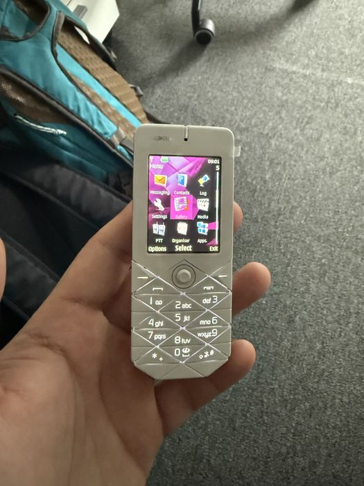 Nokia N77 si Nokia 7500 Prism