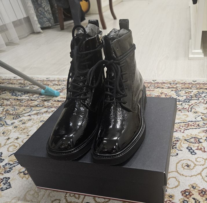 Продам ботинки Tommy Hilfiger