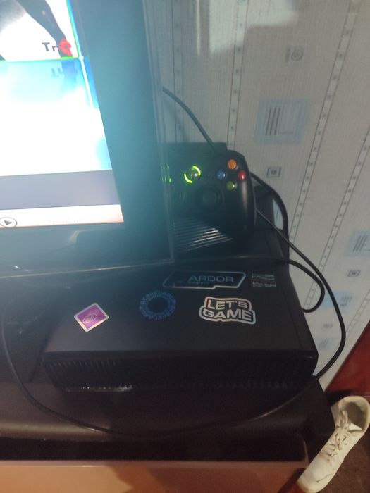 Продаю xbox 360 freeboot