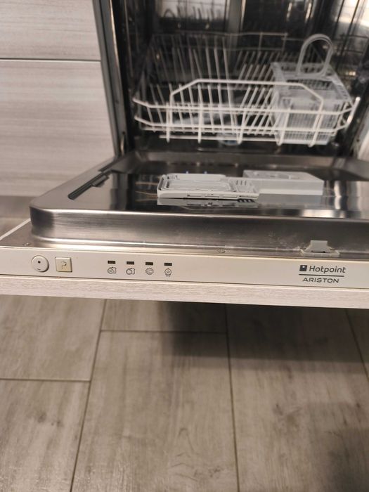 mașina de spălat vase incorporabila Hotpoint Ariston