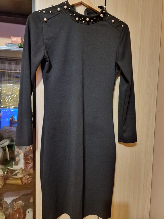 Rochie neagra cu perle