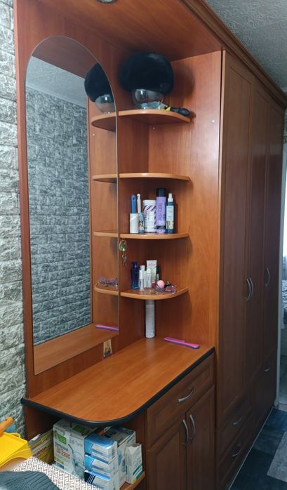 Продам прихожую .Торг