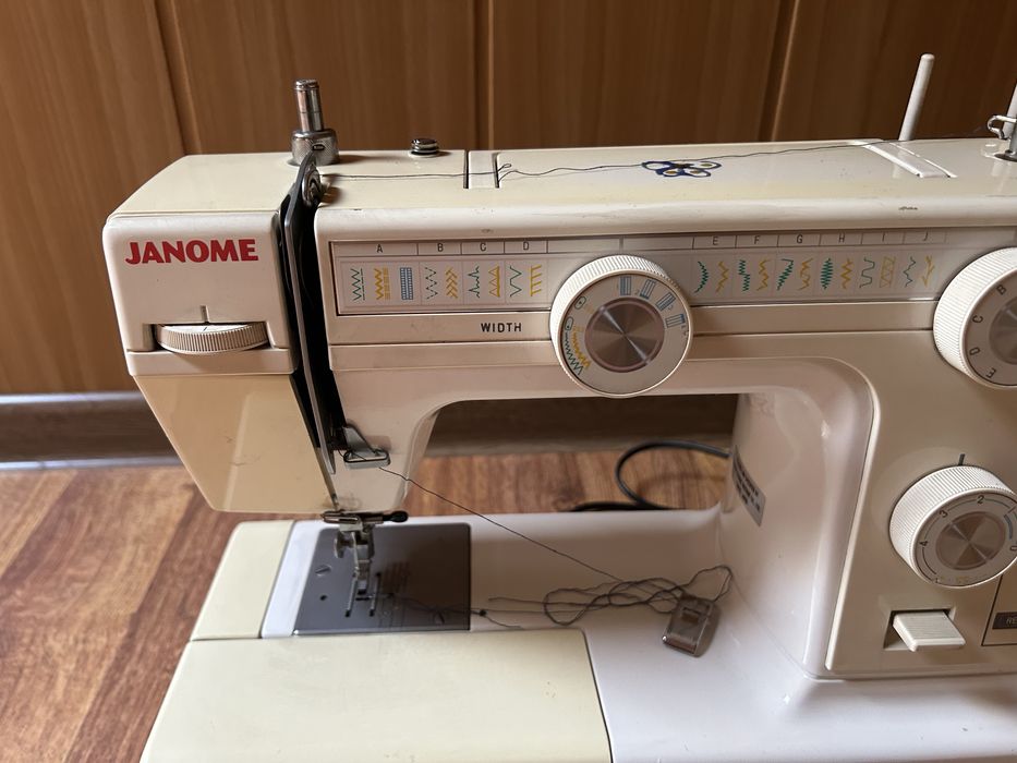 машинка швейная Janome