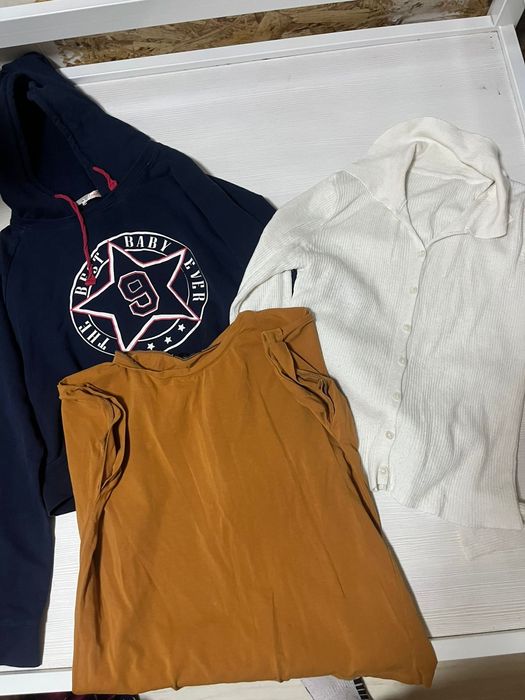 На девушку пакет