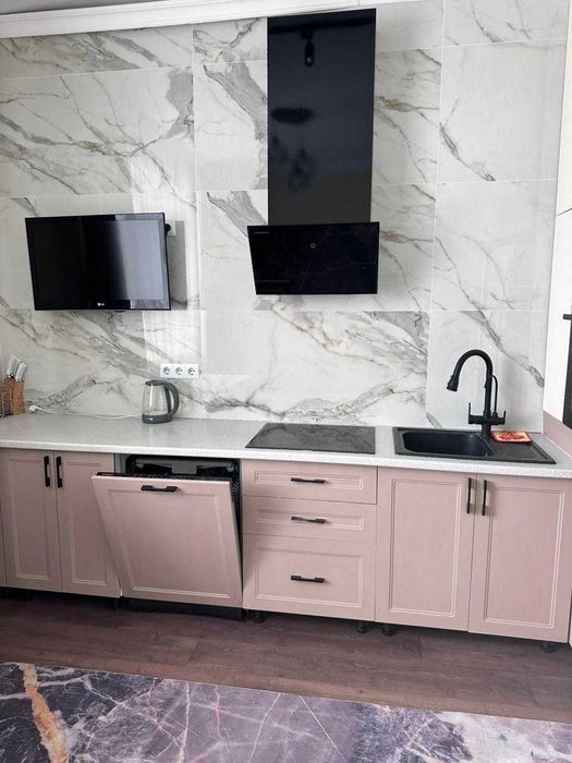 Продам евро 2х ком в центре