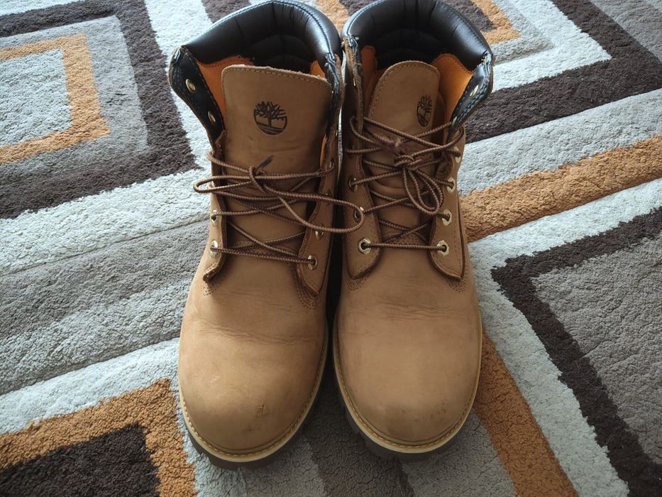 Vând bocanci Timberland
