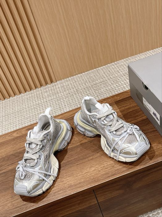 Balenciaga 3XL Beige