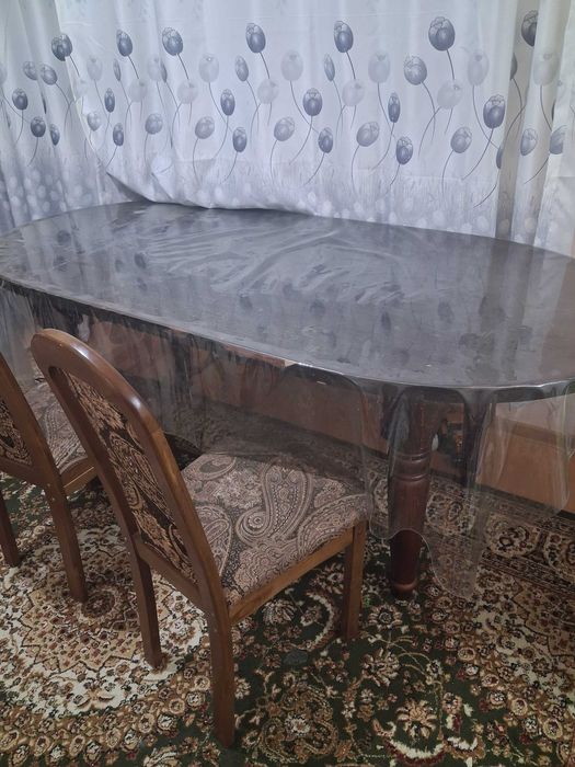 Продам стол овальный с 2 стульями