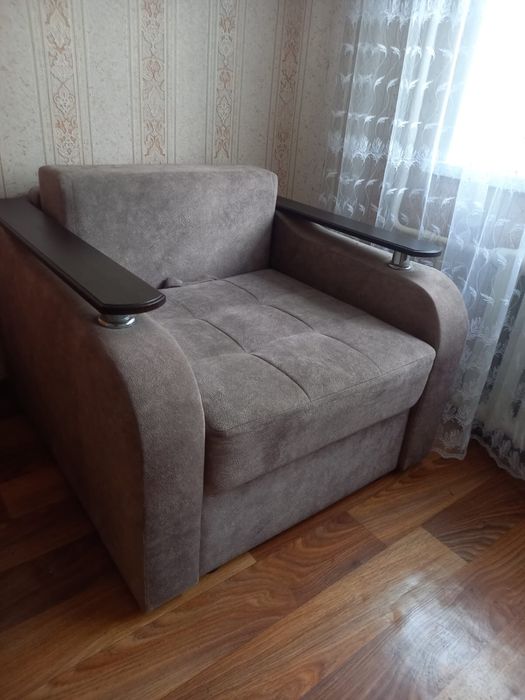 Продам кресло состаяние нового