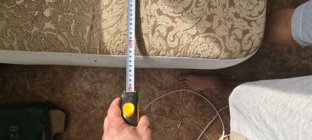 Продам диван старый