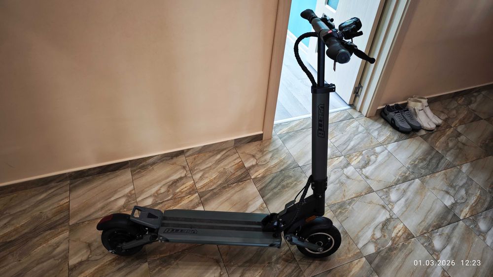 Продавам електрическа тротинетка Vsett 8