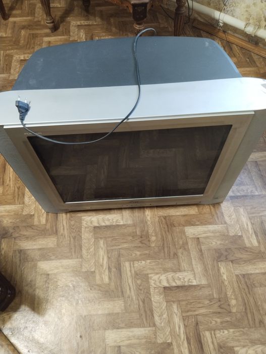 Продам телевизор диоганаль 70см.