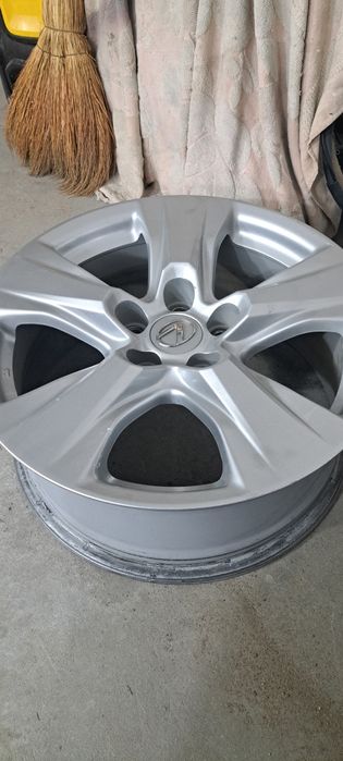 Продам три диска от тойота рав 4.