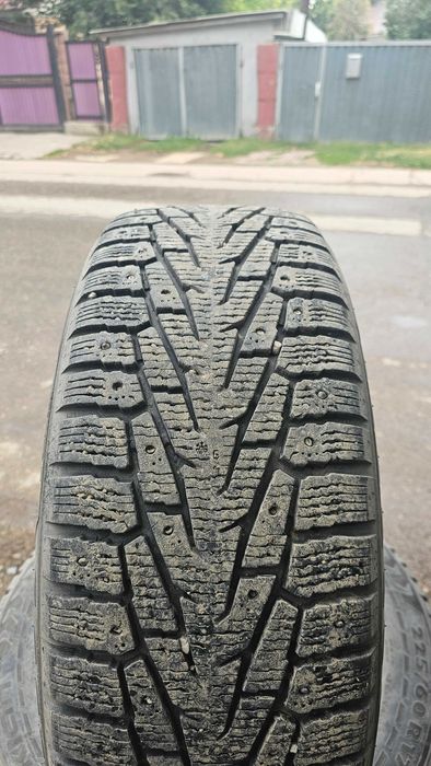 Nokian 225/60/R17 зимние