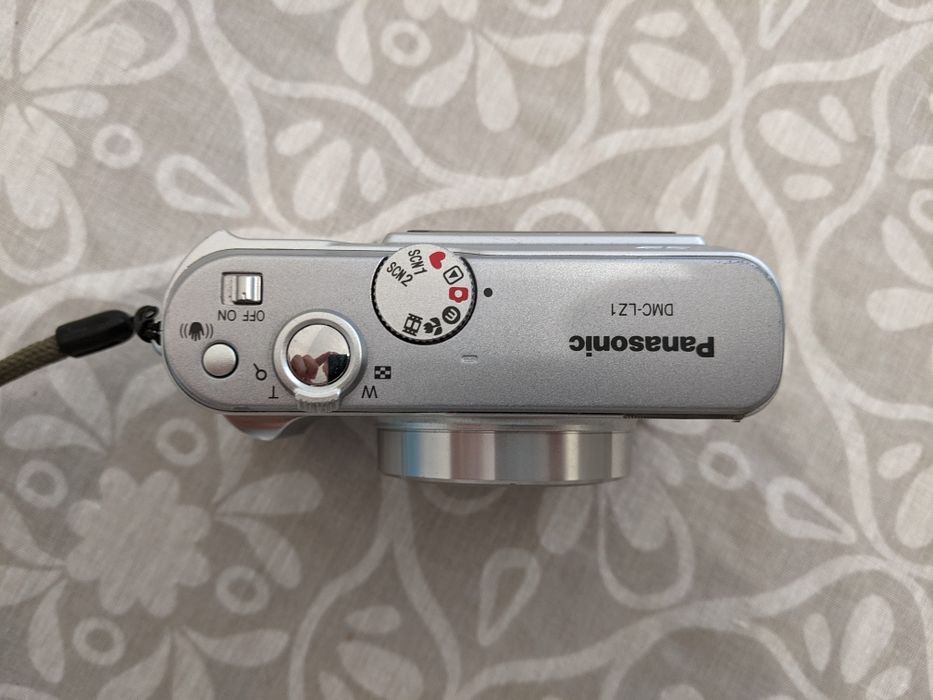 Panasonic Lumix DMC-LZ1 6x zoom optic rezoluție 4 megapixeli