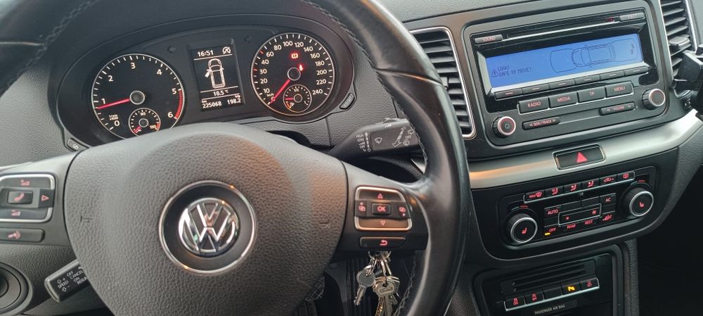 De Vanzare Vw Sharan 2.0 tdi cff 140 cp 1 singur proprietar ro 225000