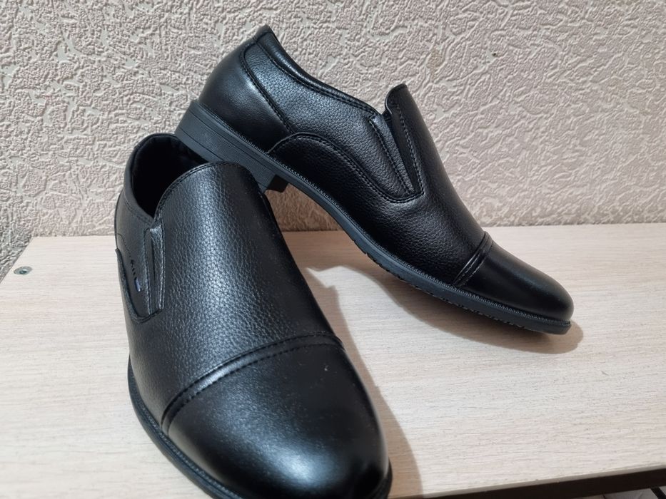 Черные школьные туфли