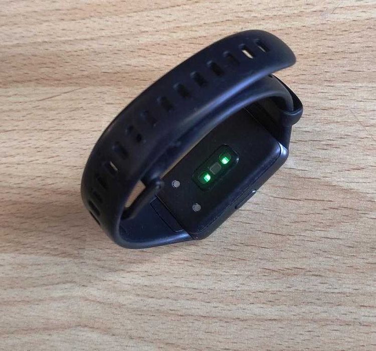 Смарт часовник Huawei Band 6, не работят, на части, каишка, кабел захр