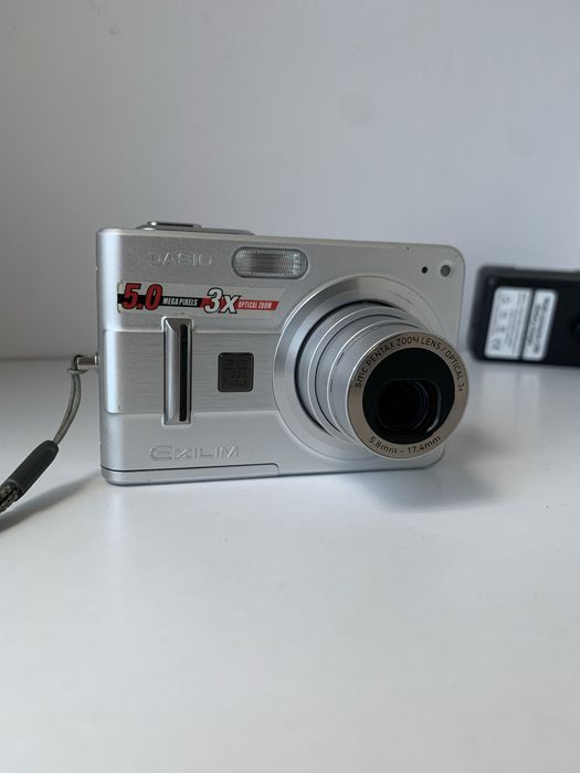 Camera foto digitala  CASIO EX-Z57 Silver, 5.0 MP,  3x Optical Zoom, Digital Point and Shot camera