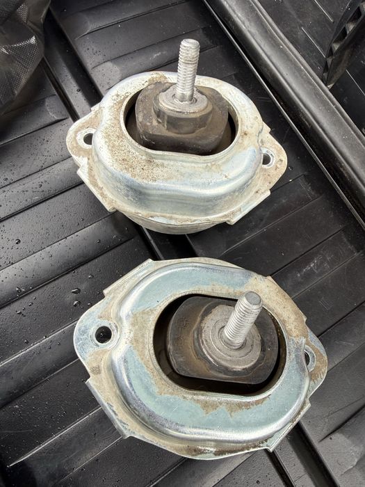 Продам подушки двигателя на х5 е53