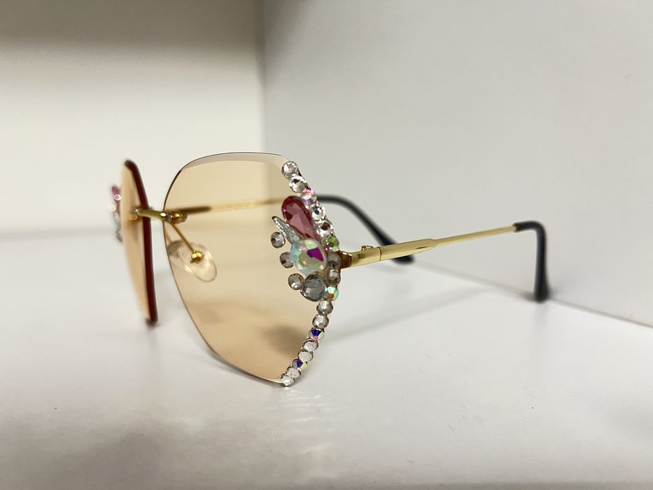 Ochelari de soare cu pietricele