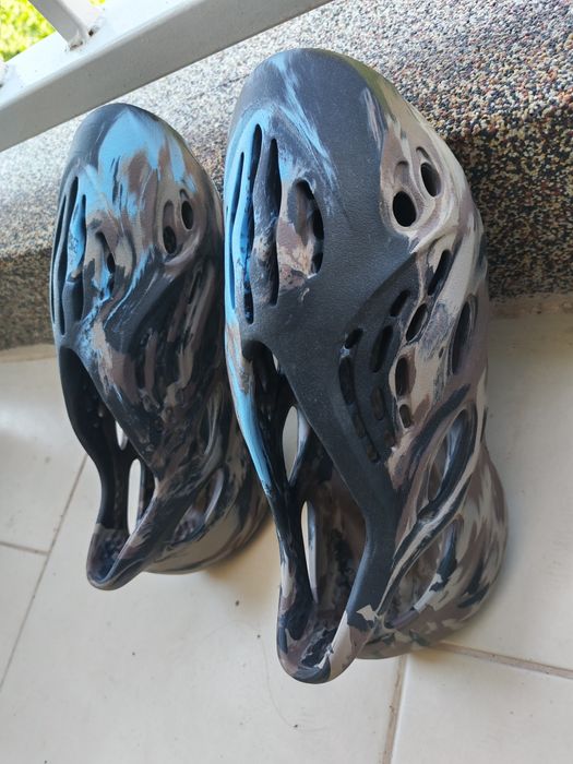 yeezy YZY Foam rnr
YZY FOAM RNR