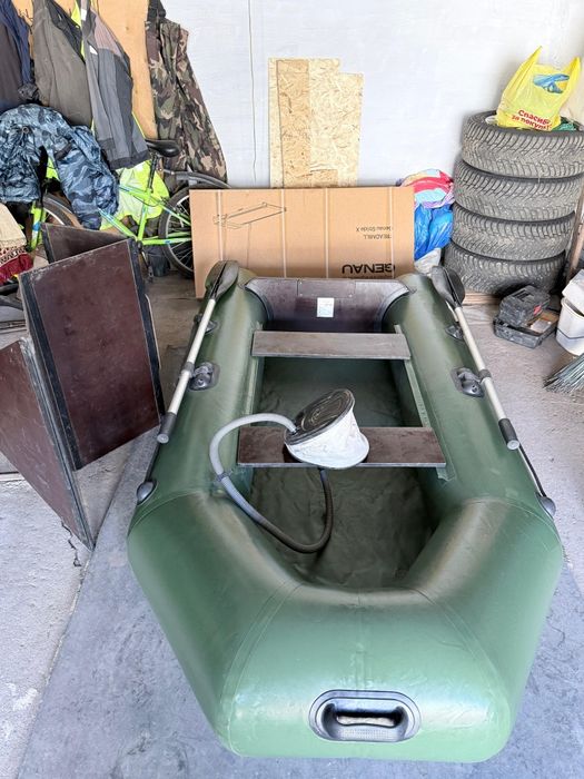 Лодка с мотором.