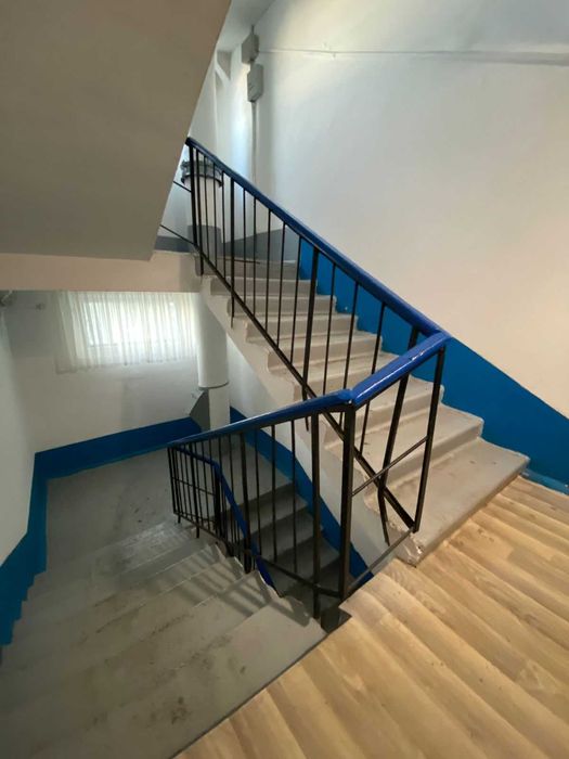 Продам 2-х ком. - на 8 мкр!