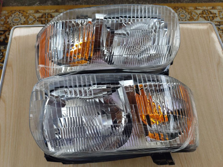 Фарове за Ford Escpe 01-03