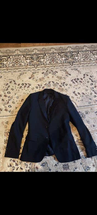 Балаларға арналған классикалық костюм.