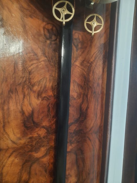 Ceas de perete Vienna , 1870, furnir rădăcină  nuc