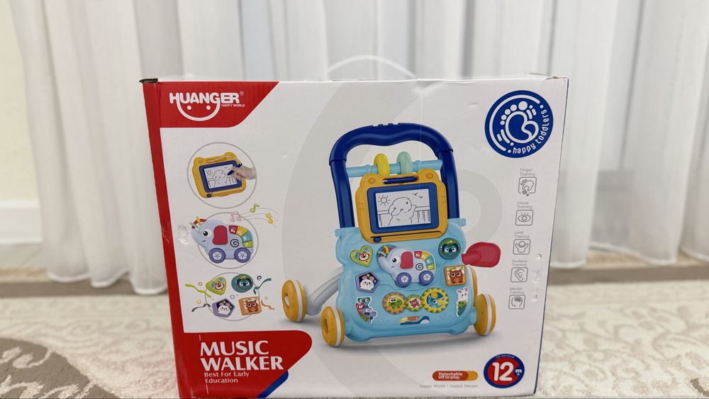 детскими ходунками-каталками Huanger Music Walker