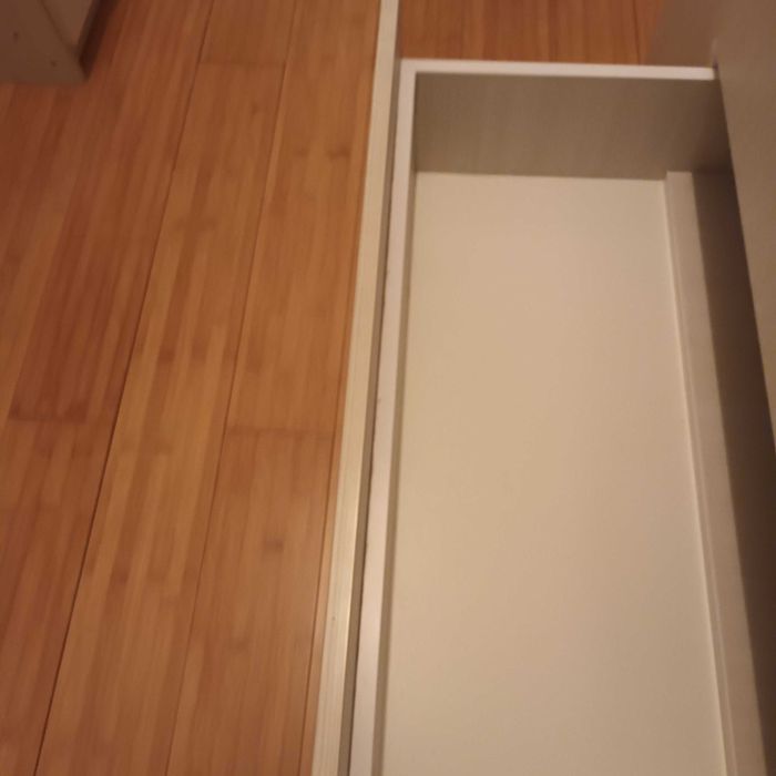 vand dormitor pat comoda noptiera