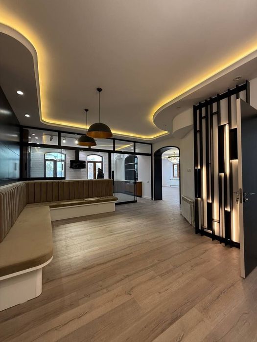 Продаётся 4ком на Ц2, 212м2 ор-р: Алайский рынок, Финансовый институт