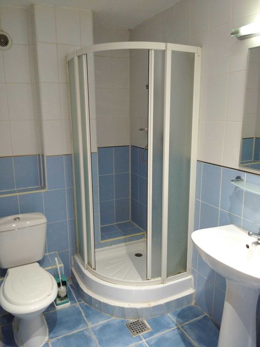 Proprietar , vand apartament 3 camere , 78 mp , 2 bai , mobilat si utilat , parcare privata , etaj 4 din 5 , lift , bloc nou , zona Aradului vest