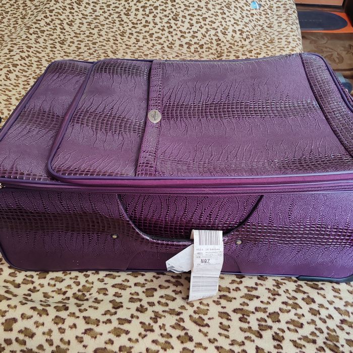 Чемоданы продам срочно