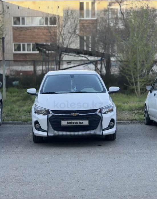 Продам машину шевроле оникс