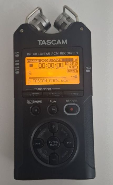 Tascam DR 40 X pret 850ron