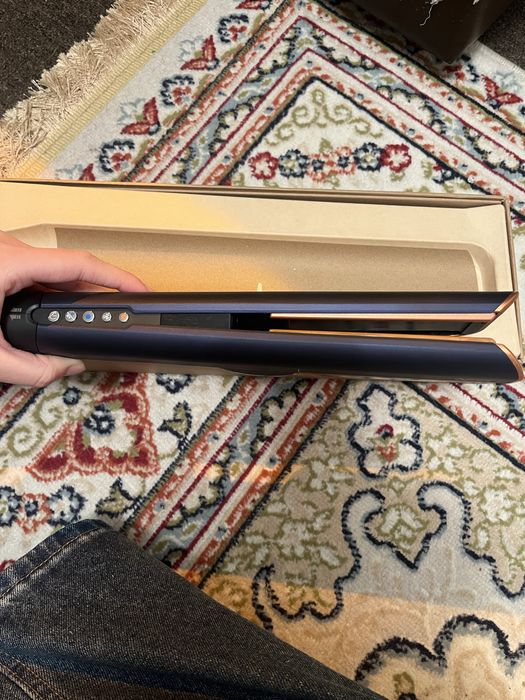 Dyson Airstrait продам