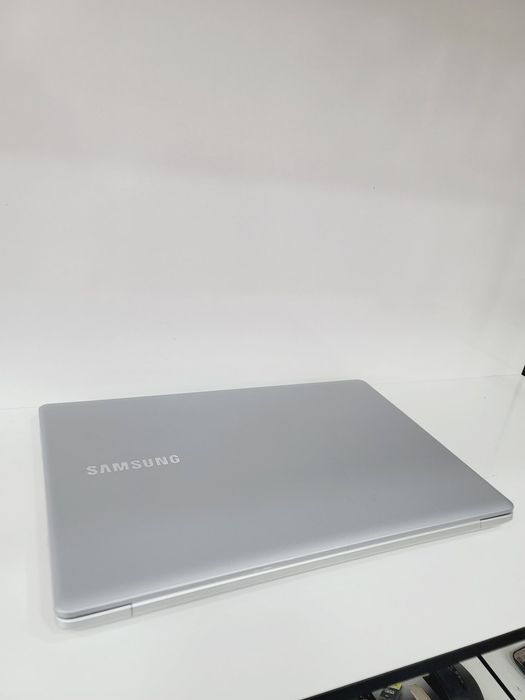 Nootebook Samsung sotiladi holati zoʻr