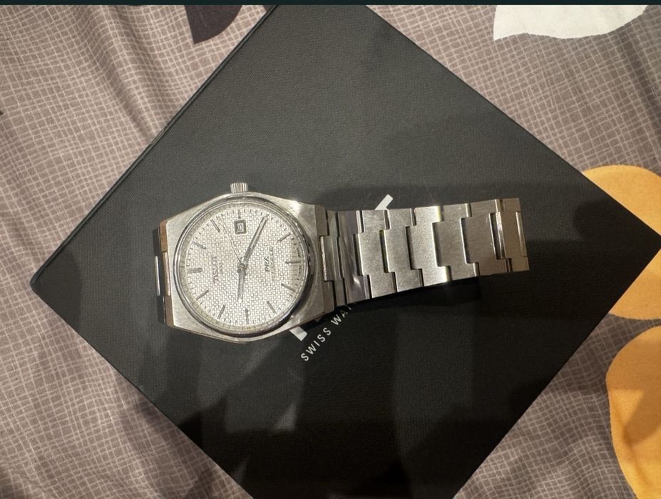 Продавам tissot рrx powermatic 80.