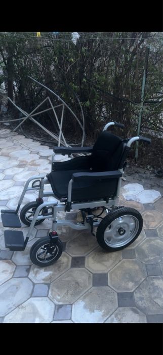 Электрическая инвалидная коляска